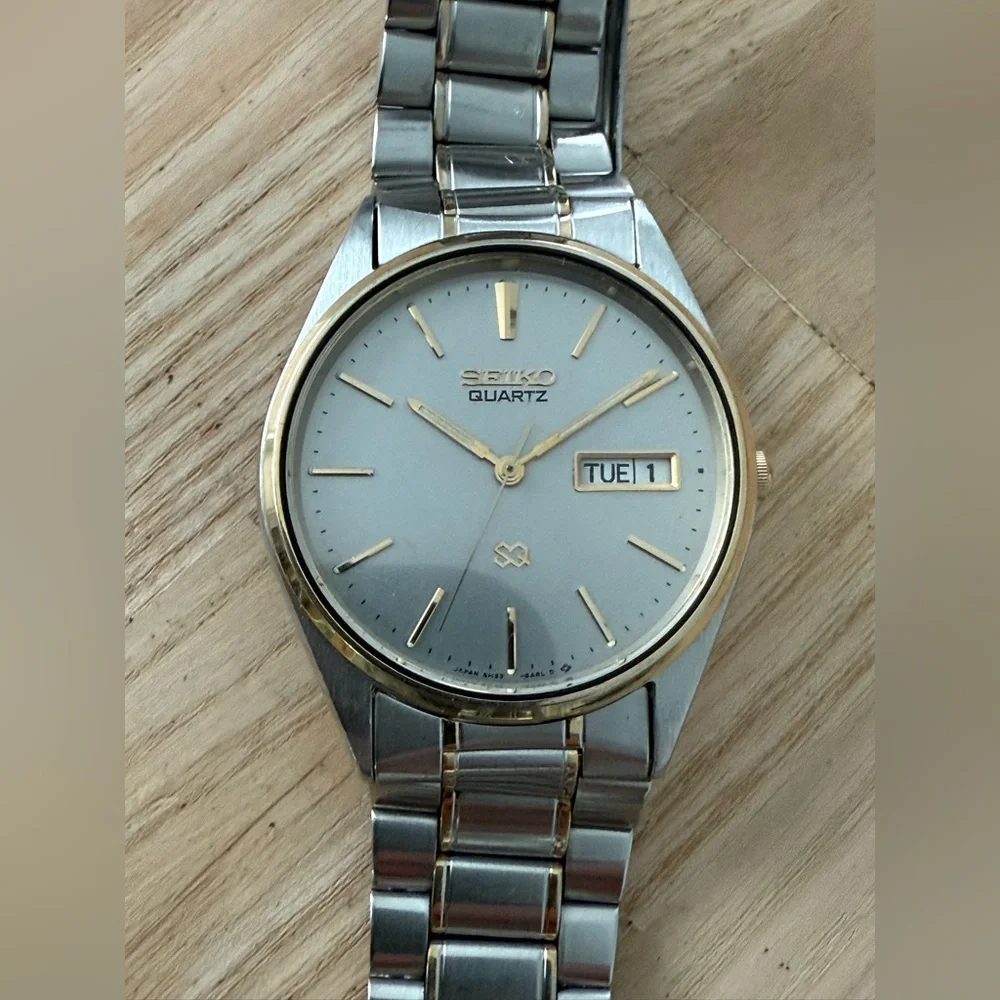 Seiko SQ Vintage Men’s Watch Gray Dial Two-Tone Bracelet Case Date Window